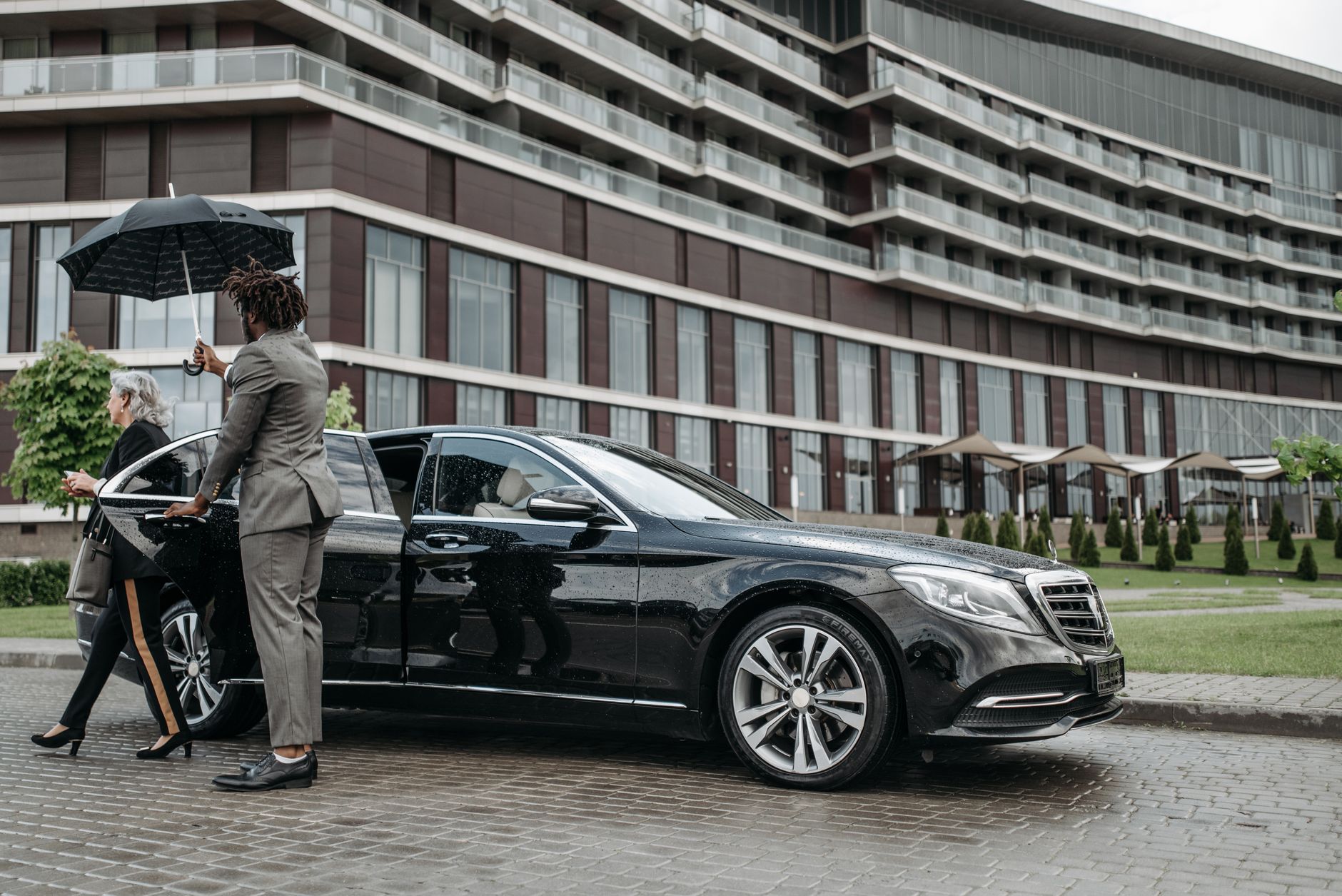 Chauffeur privé équipe à Antibes